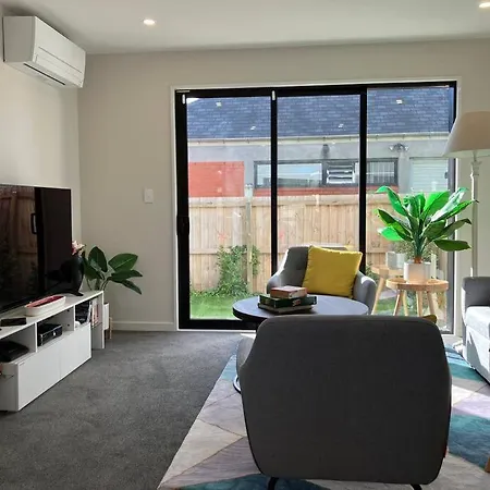 2-Bedroom Ensuite, Close To City, Comfortable, Accessible With Own Parking